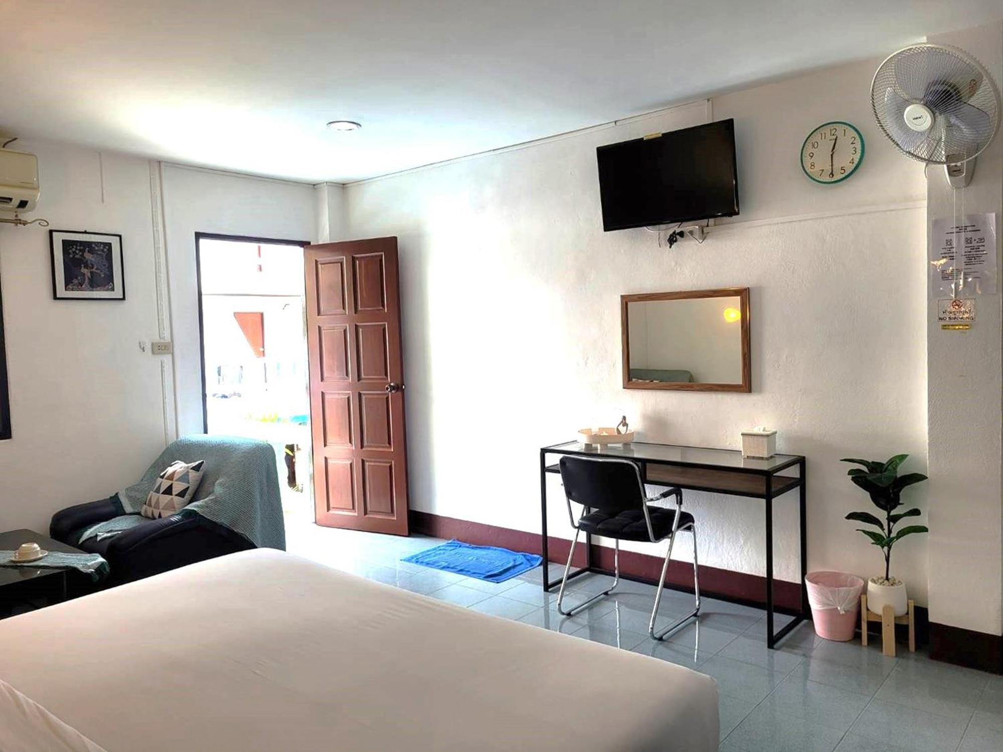 Rabbit Mansion Patong Hotel Екстер'єр фото
