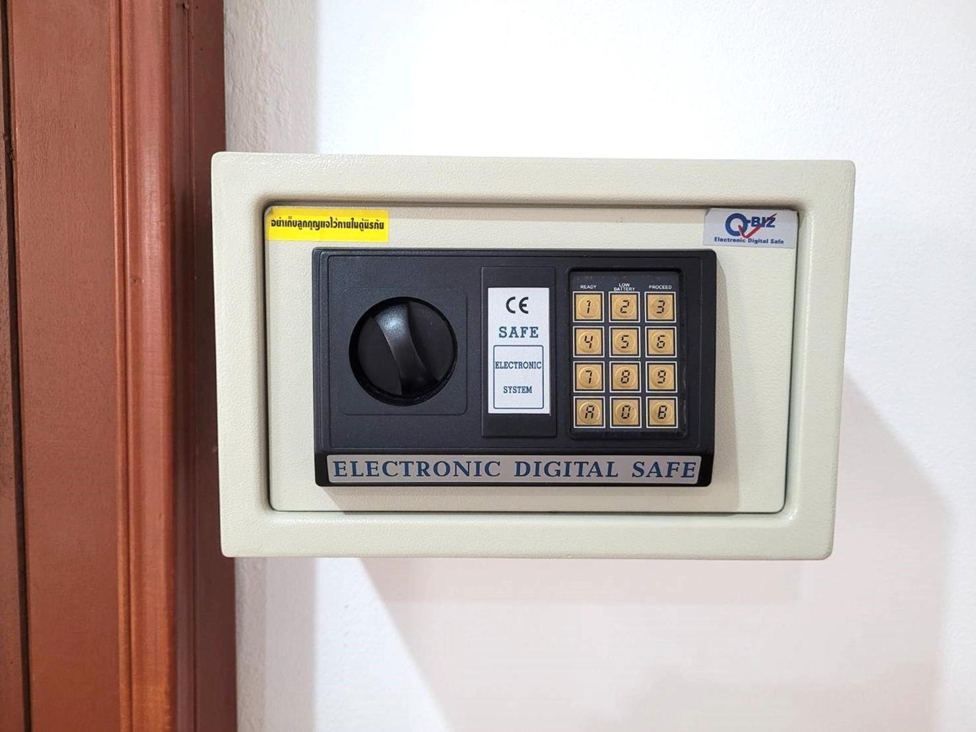 Rabbit Mansion Patong Hotel Екстер'єр фото