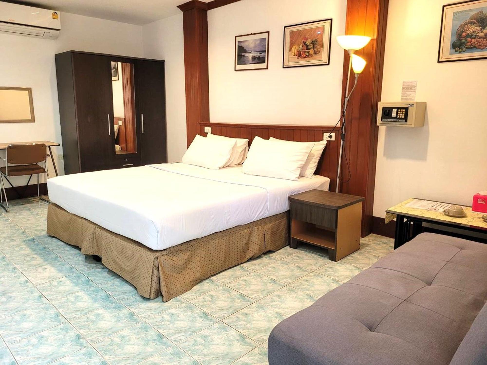 Rabbit Mansion Patong Hotel Екстер'єр фото