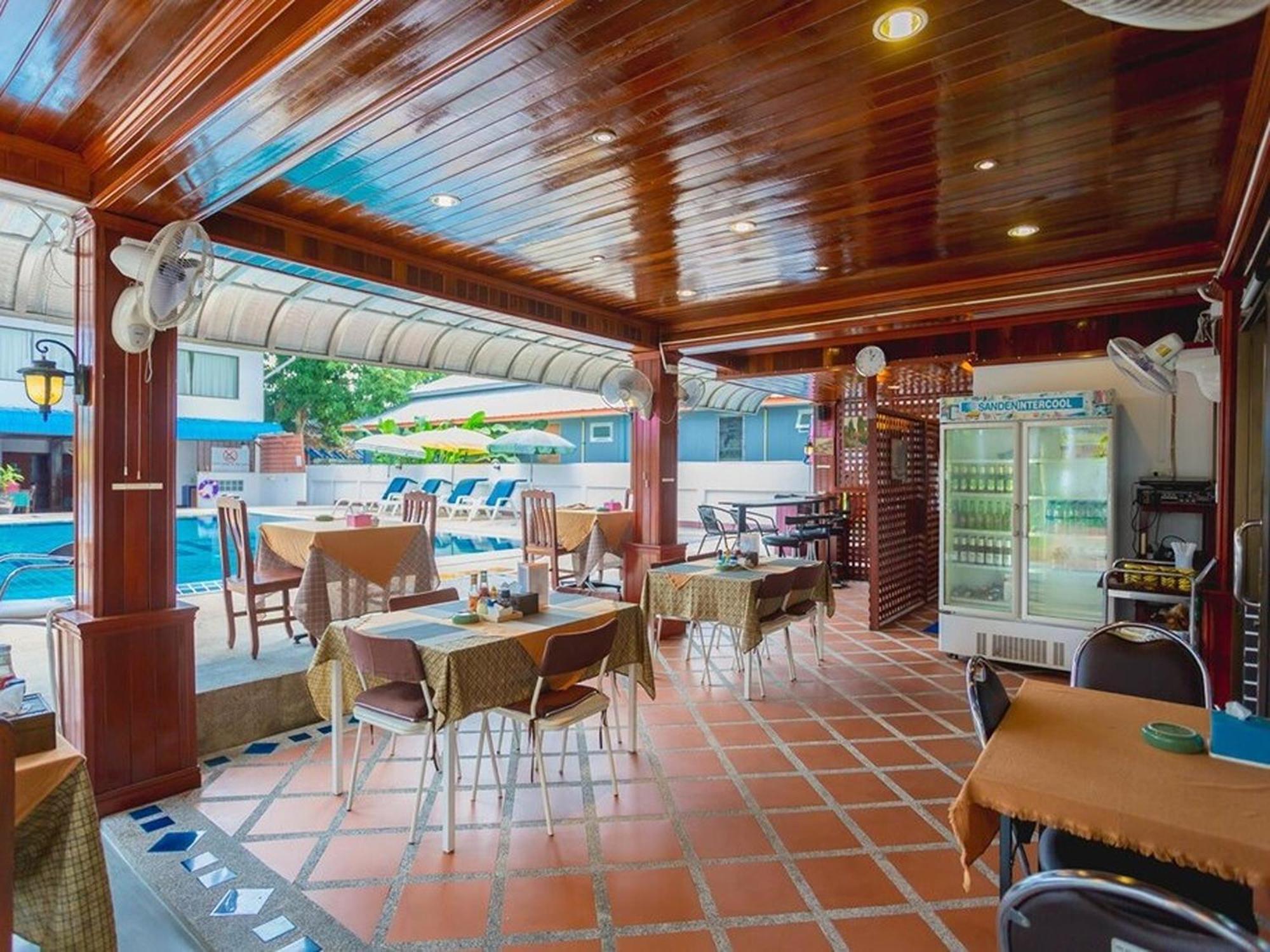 Rabbit Mansion Patong Hotel Екстер'єр фото
