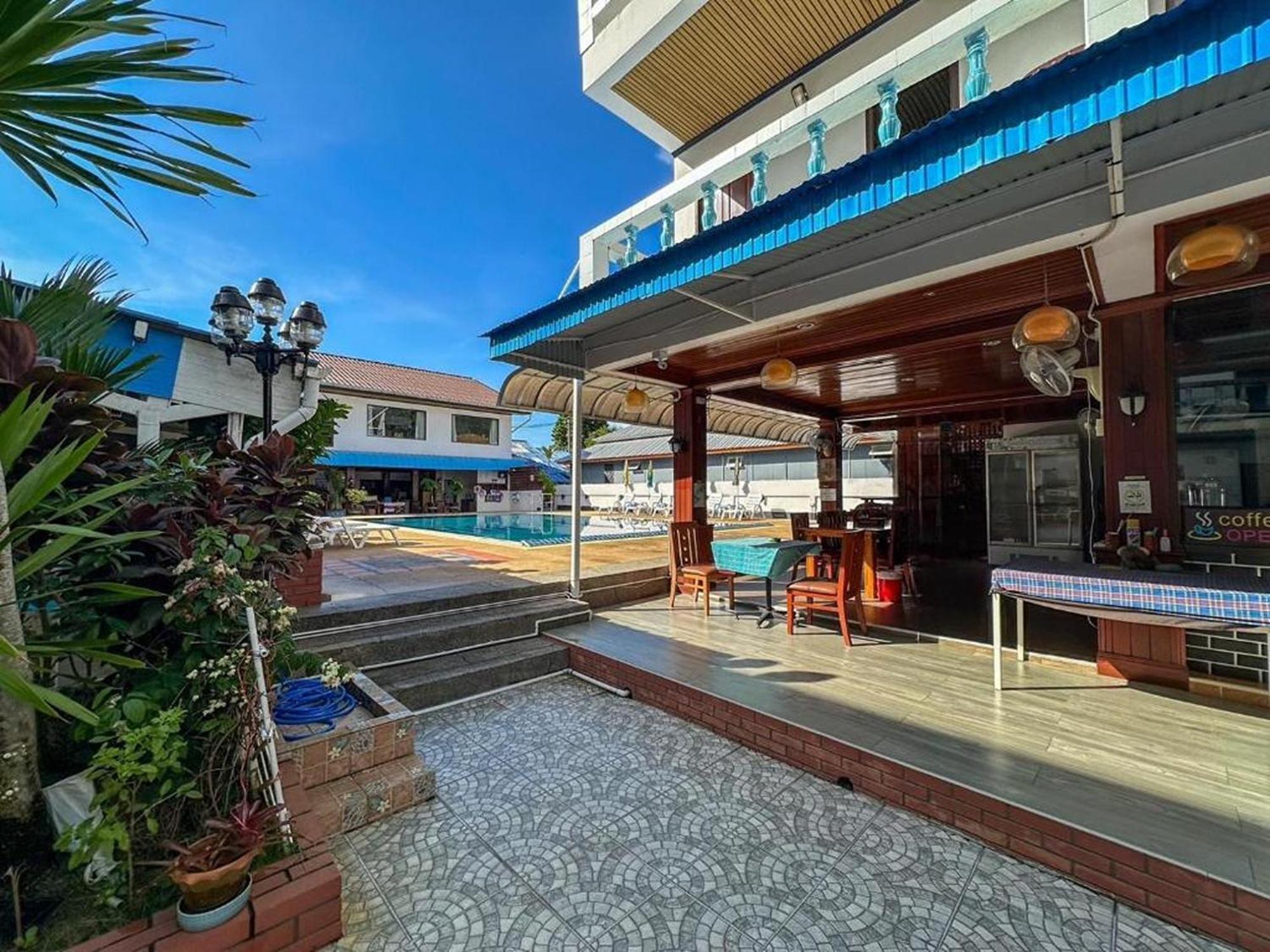 Rabbit Mansion Patong Hotel Екстер'єр фото