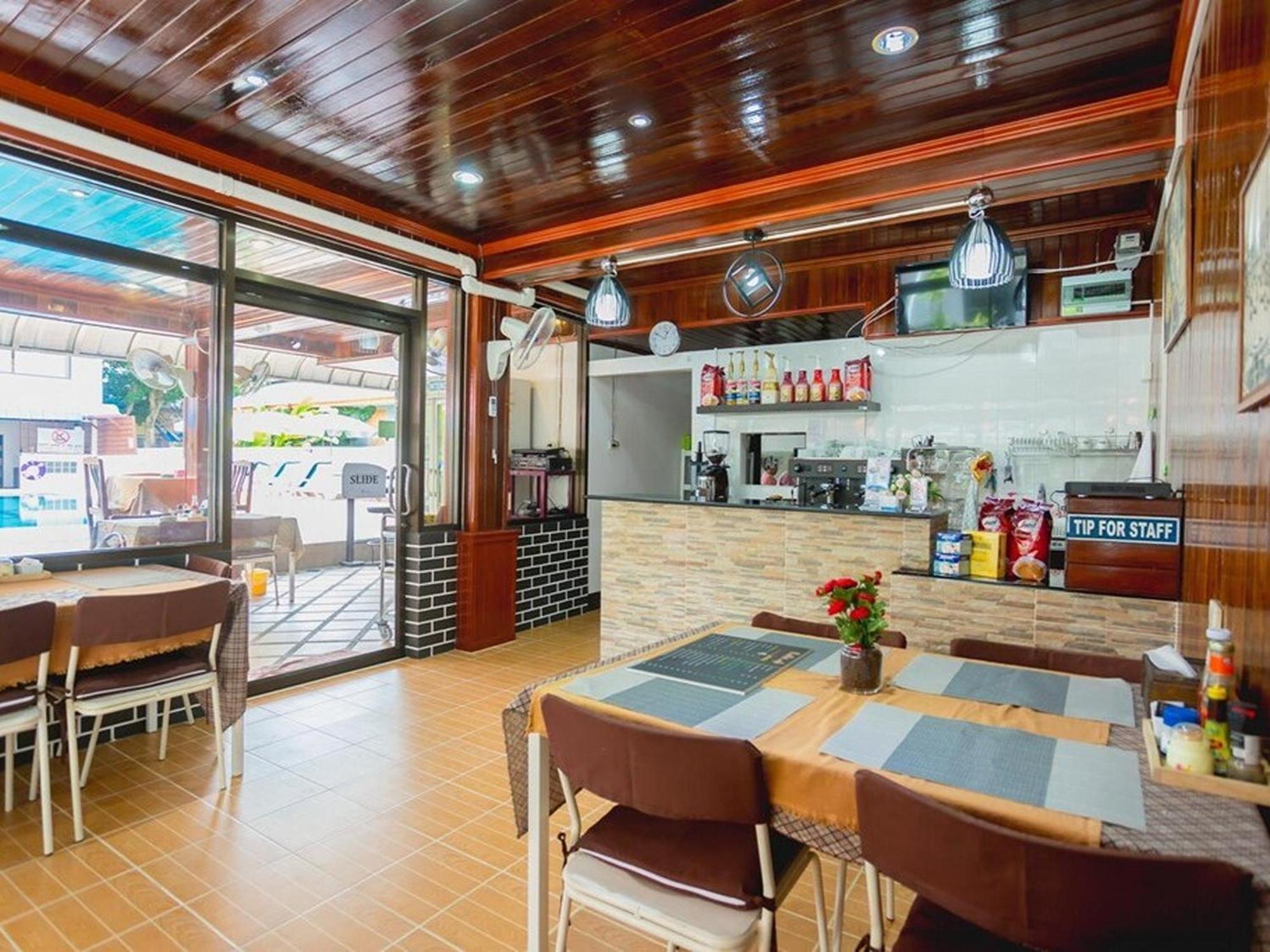 Rabbit Mansion Patong Hotel Екстер'єр фото