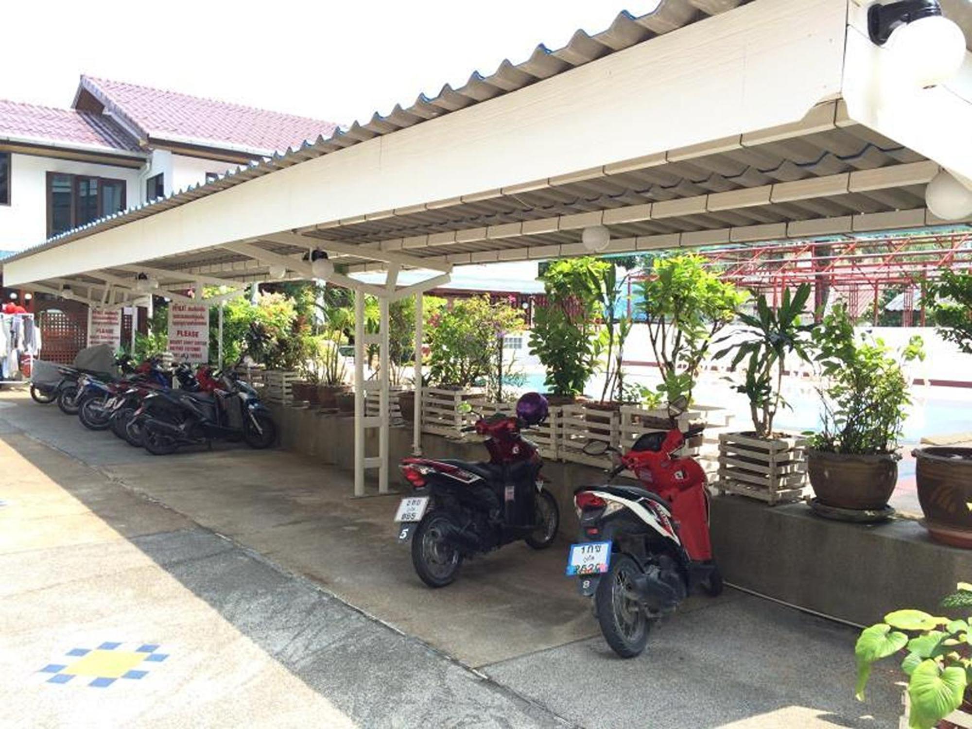 Rabbit Mansion Patong Hotel Екстер'єр фото