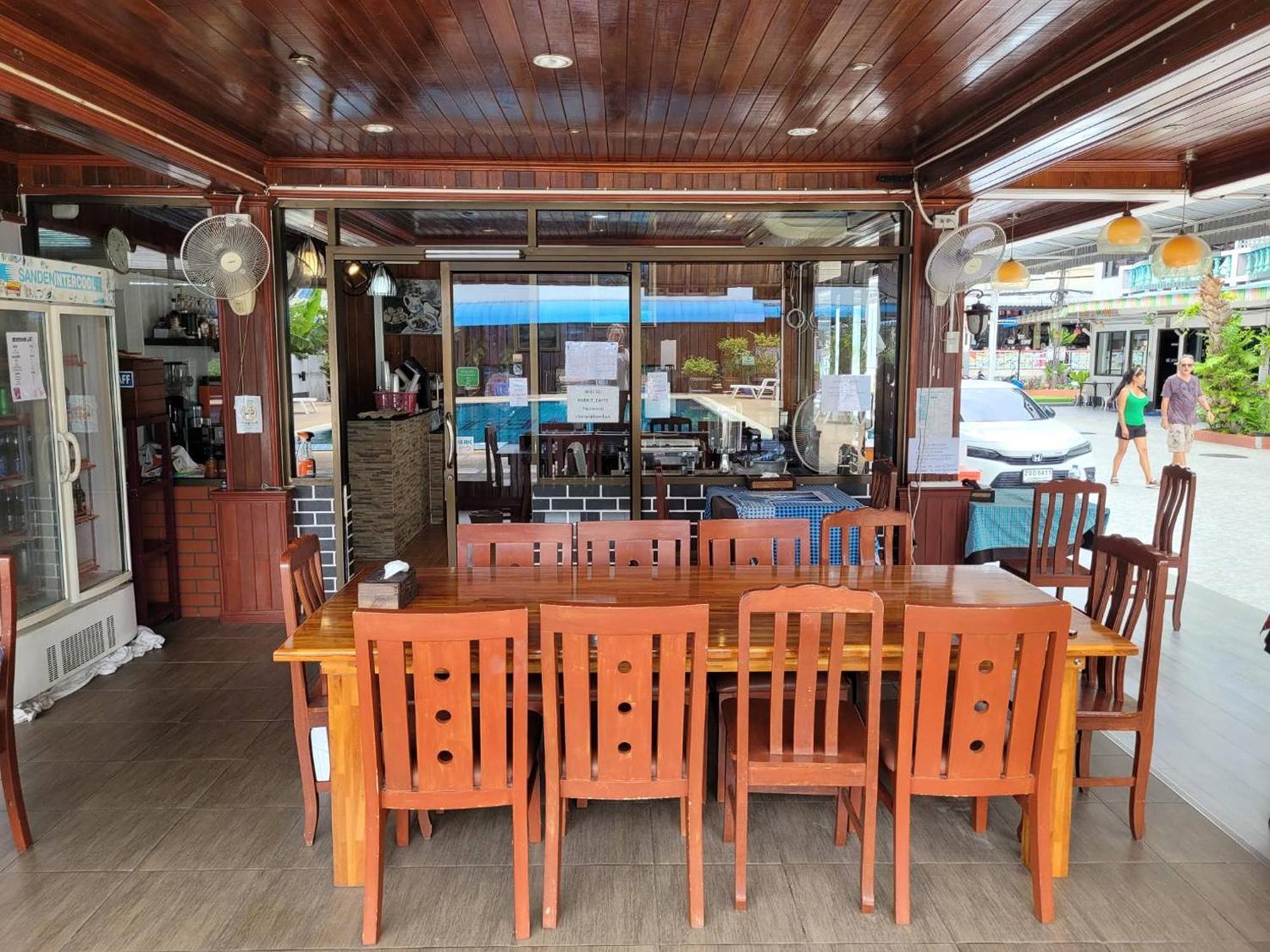 Rabbit Mansion Patong Hotel Екстер'єр фото