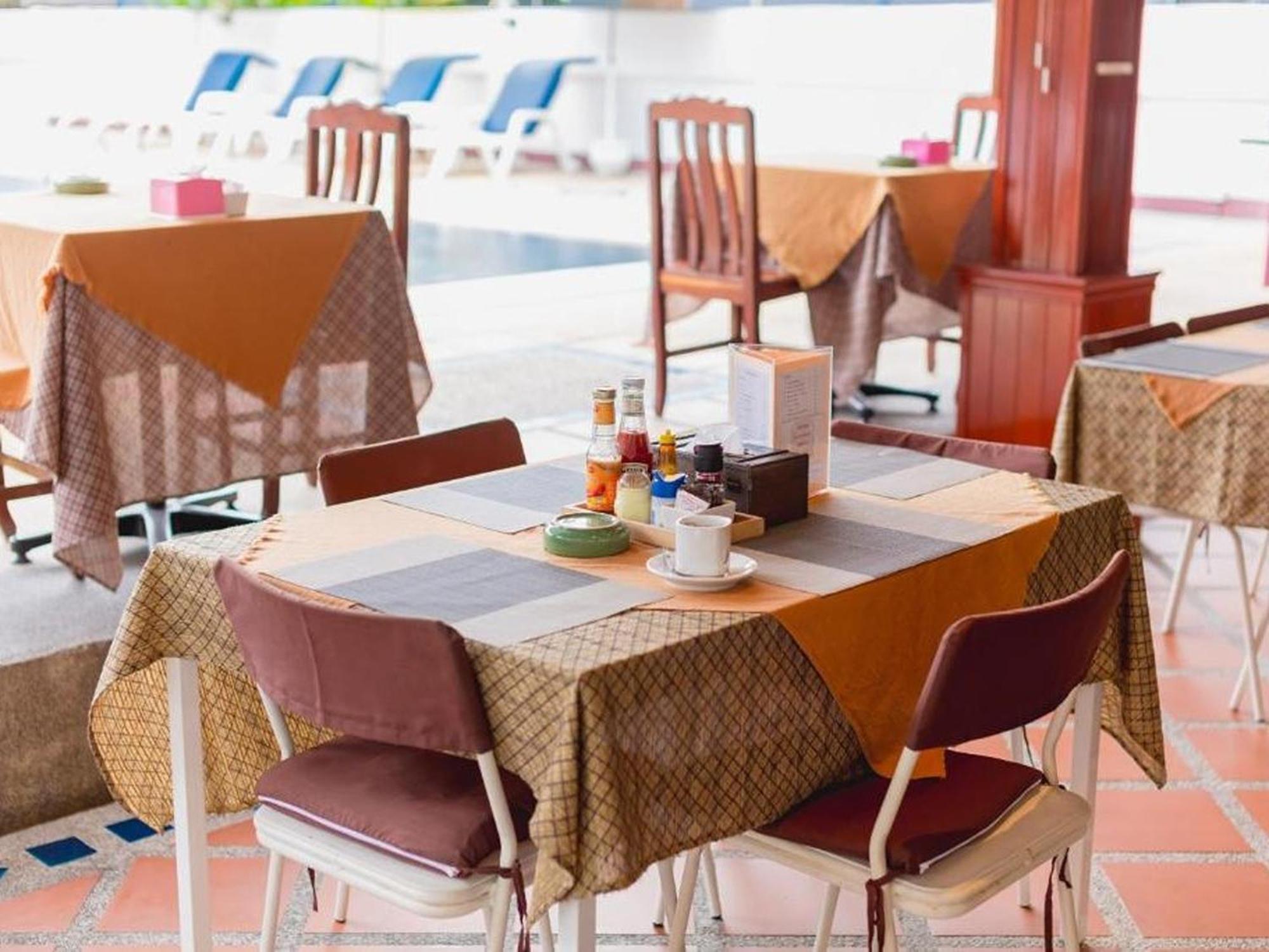 Rabbit Mansion Patong Hotel Екстер'єр фото