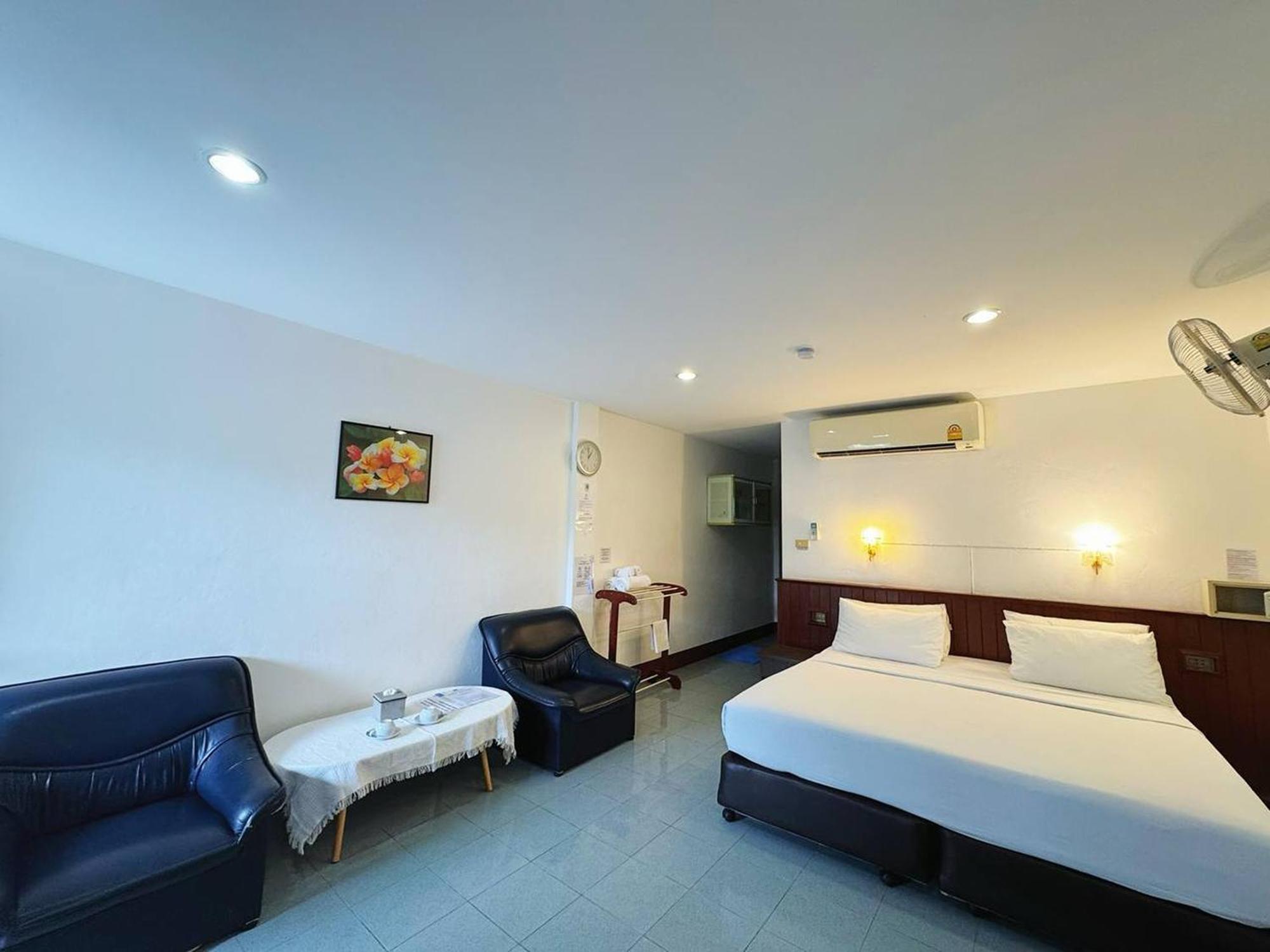 Rabbit Mansion Patong Hotel Екстер'єр фото