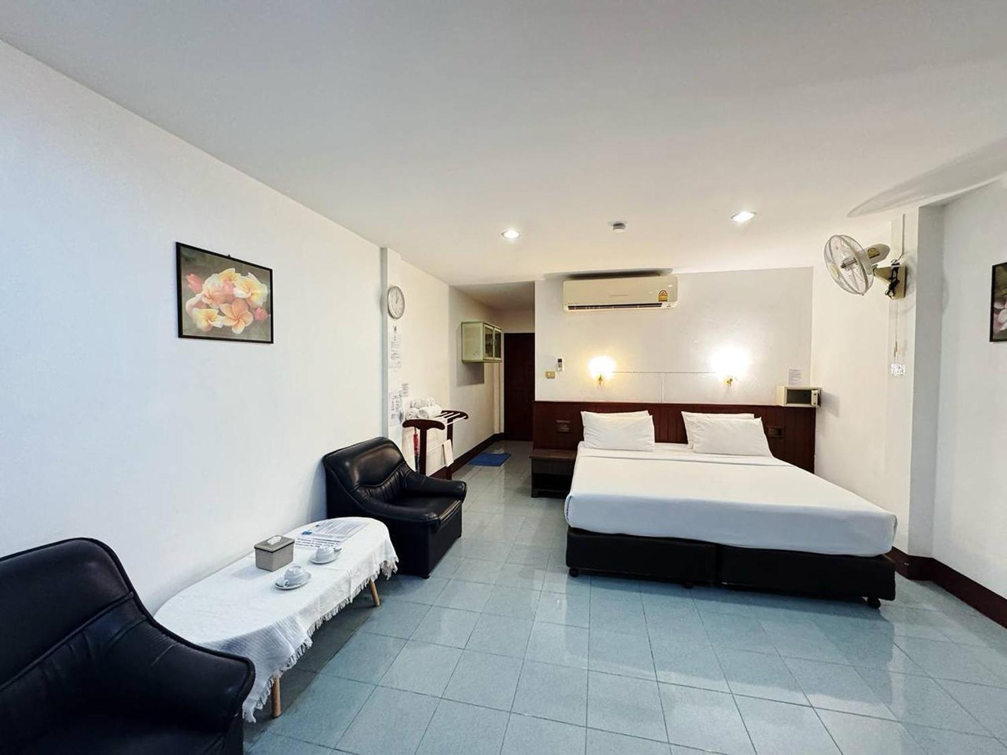 Rabbit Mansion Patong Hotel Екстер'єр фото